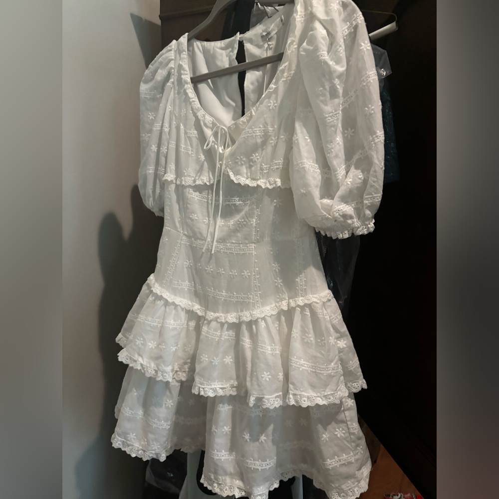 Beautiful white Dress new w tags